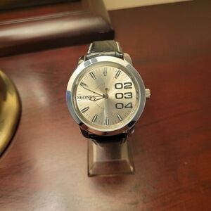 New Men's Silver Skone Fashion Watch